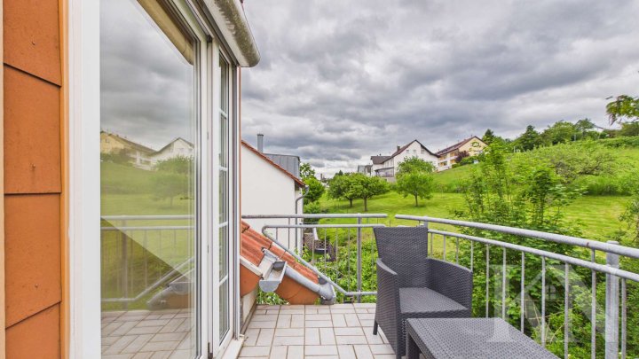 Wohnen in Riegelsberg – Gepflegte Dachgeschosswohnung mit Balkon