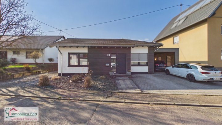 GRENZNÄHE LUXEMBURG: GEPFLEGTES A+ HOLZHAUS, 5 SCHLAFZIMMER, 230 M³ WFL. TOP LAGE BEI SAARBURG