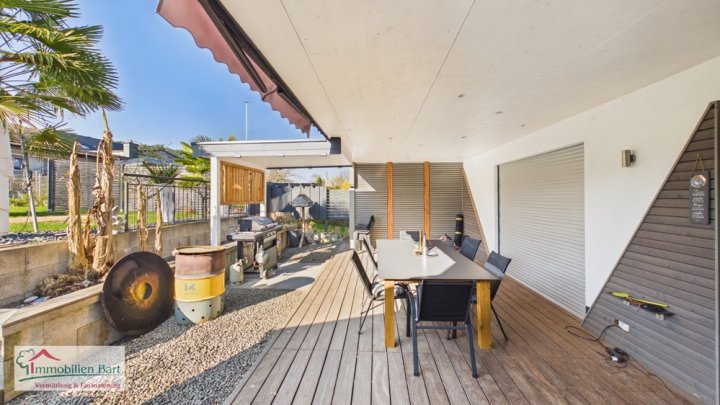 GRENZNÄHE LUXEMBURG: GEPFLEGTES A+ HOLZHAUS, 5 SCHLAFZIMMER, 230 M³ WFL. TOP LAGE BEI SAARBURG
