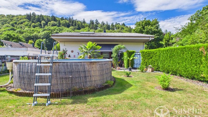 Gepflegtes freistehendes Einfamilienhaus im Bungalow-Stil mit Garten in St. Ingbert-Sengscheid