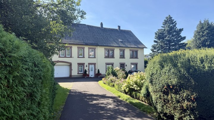 Freistehendes Einfamilienhaus mit Einliegerwohnung in Lebach-Gresaubach zu verkaufen
