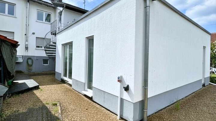 Gepflegtes 2-Familienhaus mit Garten + Garage, teilsaniert