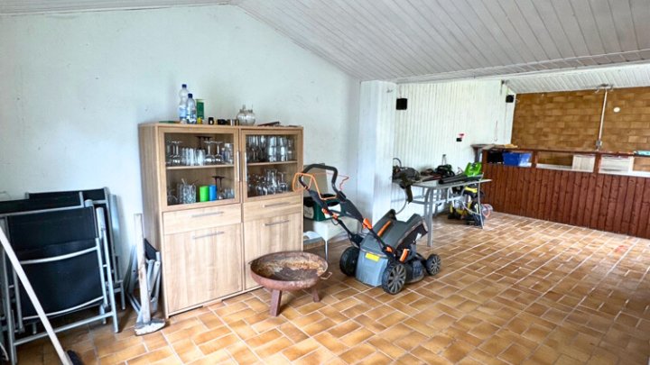 Gepflegtes 2-Familienhaus mit Garten + Garage, teilsaniert