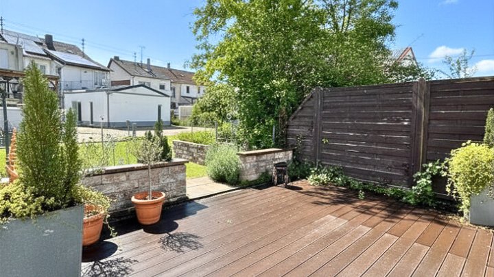 Gepflegtes 2-Familienhaus mit Garten + Garage, teilsaniert