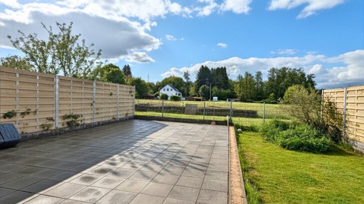 Gepflegtes 2-Familienhaus mit Garten + Garage, teilsaniert