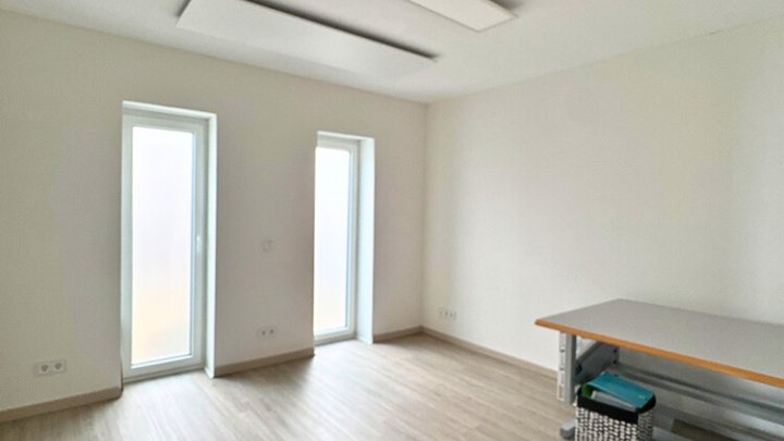 Gepflegtes 2-Familienhaus mit Garten + Garage, teilsaniert