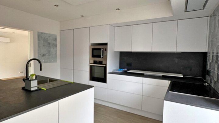 Gepflegtes 2-Familienhaus mit Garten + Garage, teilsaniert