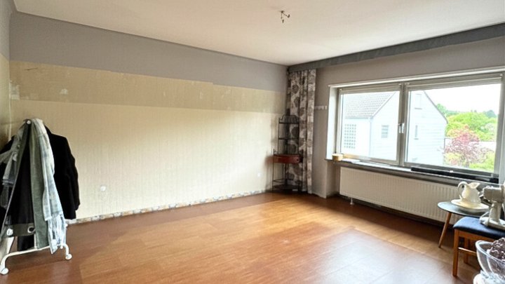Gepflegtes 2-Familienhaus mit Garten + Garage, teilsaniert
