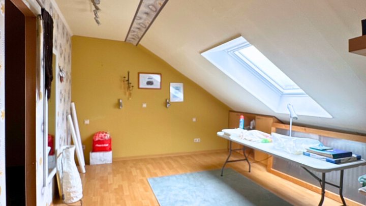 Gepflegtes 2-Familienhaus mit Garten + Garage, teilsaniert