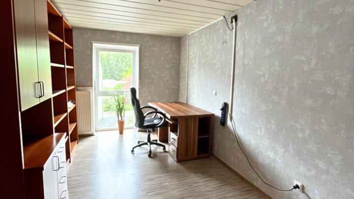 Gepflegtes 2-Familienhaus mit Garten + Garage, teilsaniert