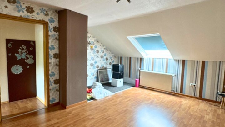 Gepflegtes 2-Familienhaus mit Garten + Garage, teilsaniert
