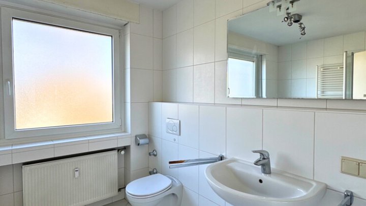 Großzügige 4 ZKB Wohnung mit Balkon & Stellplatz in Dudweiler-Süd