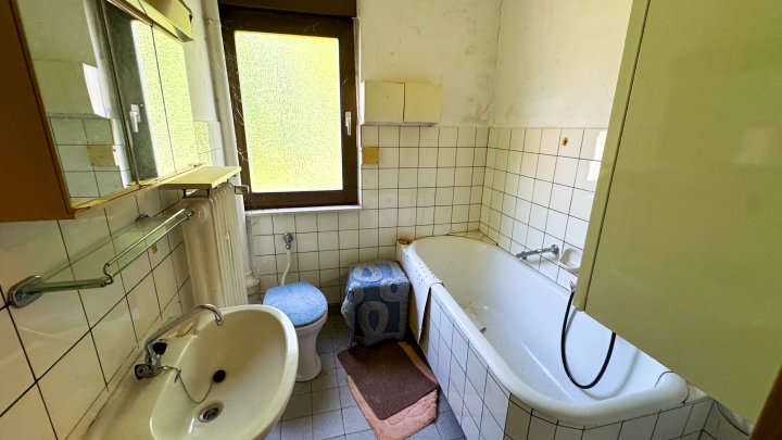 IM KLINGELTAL - Freist. 2-Fam. Haus mit Garten und Garage in Zweibrücken-Ixheim