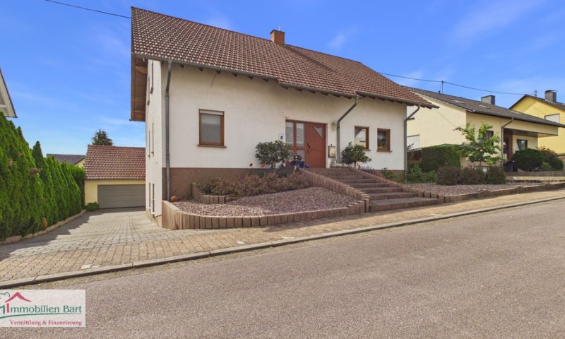ORSCHOLZ: WOHNHAUS MIT 4 SCHLAFZ., GR. GARAGE, GARTEN IN TOP WOHNLAGE!