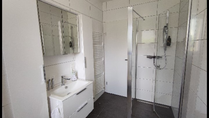 Modernisierte Erdgeschosswohnung mit Terrasse und Kamin in Merzig-Hilbringen