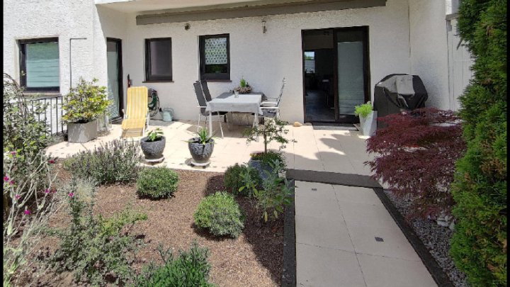 Modernisierte Erdgeschosswohnung mit Terrasse und Kamin in Merzig-Hilbringen