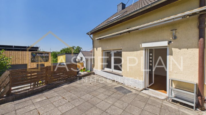 Einzugsbereites EFH mit Doppelgarage und Garten