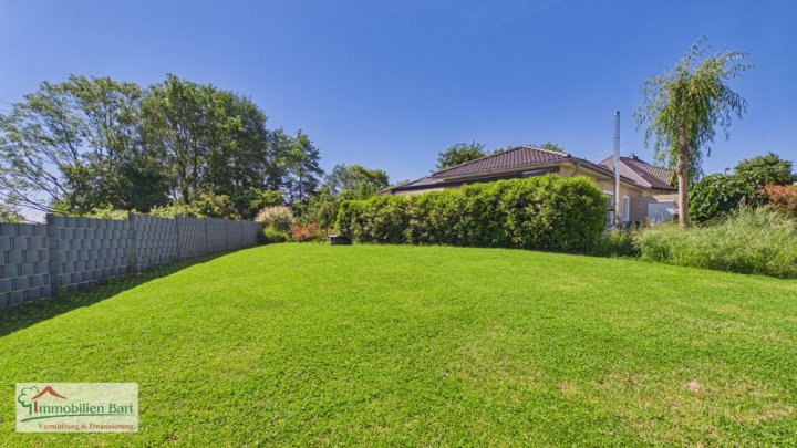 WEISKIRCHEN-RAPPWEILER: BUNGALOW MIT 3 SZ / 2 GARAGEN / TOLLER GARTEN!