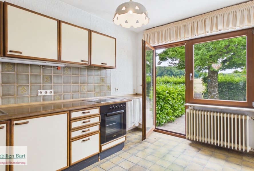 Küche mit Zugang zur Terrasse