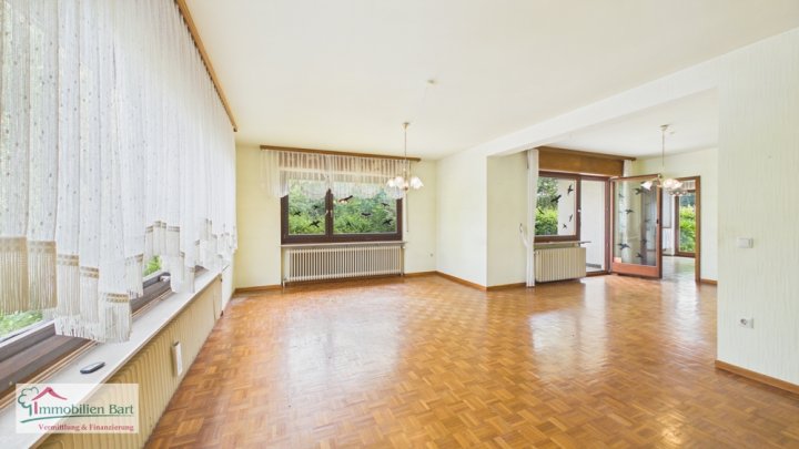 GRENZE L-REMICH: WOHNHAUS MIT 4 SCHLAFZIMMERN IN TOP-WOHNLAGE MIT PARK-ÄHNLICHEM GARTEN!
