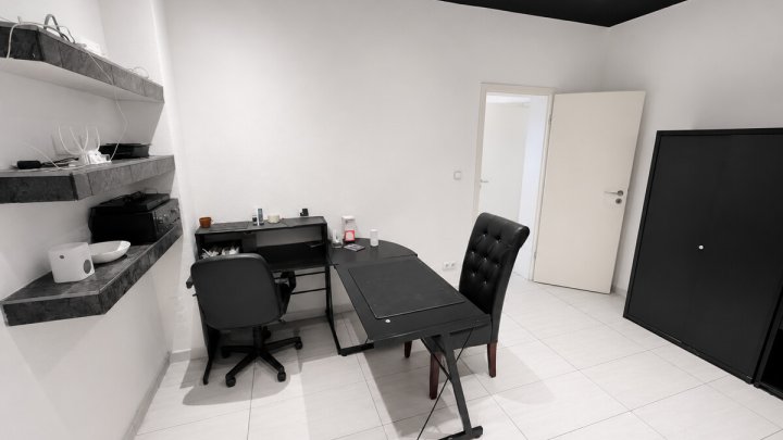 Vielseitige Gewerbeimmobilie - ideal für Club, Bar, Vergnügungsstätte oder Gastro mit 13 Garagen
