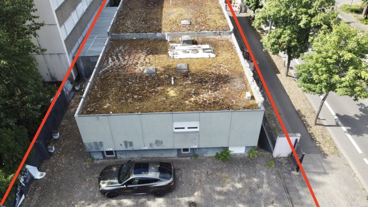Vielseitige Gewerbeimmobilie - ideal für Club, Bar, Vergnügungsstätte oder Gastro mit 13 Garagen