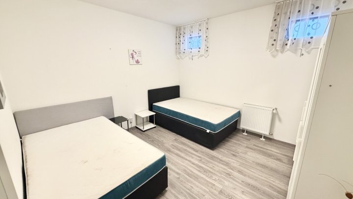 Vielseitige Gewerbeimmobilie - ideal für Club, Bar, Vergnügungsstätte oder Gastro mit 13 Garagen