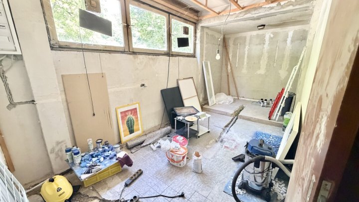 Vielseitige Gewerbeimmobilie - ideal für Club, Bar, Vergnügungsstätte oder Gastro mit 13 Garagen