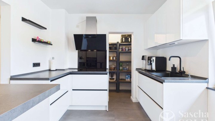 Sofort bezugsfertig - modernisiertes Einfamilienhaus mit Doppelgarage am Waldrand in Rentrisch