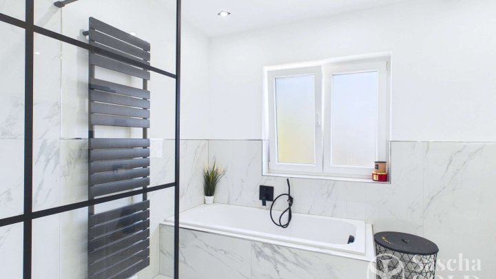 Sofort bezugsfertig - modernisiertes Einfamilienhaus mit Doppelgarage am Waldrand in Rentrisch