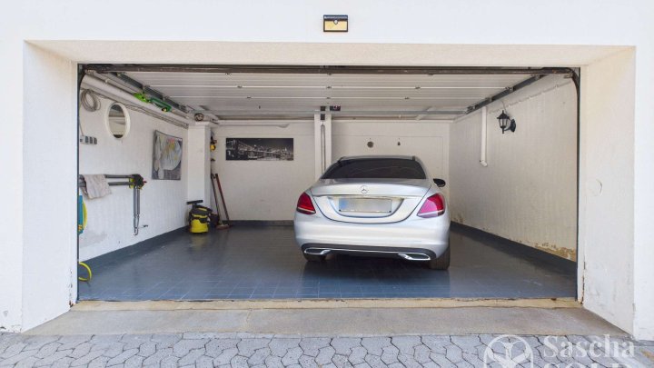 Sofort bezugsfertig - modernisiertes Einfamilienhaus mit Doppelgarage am Waldrand in Rentrisch