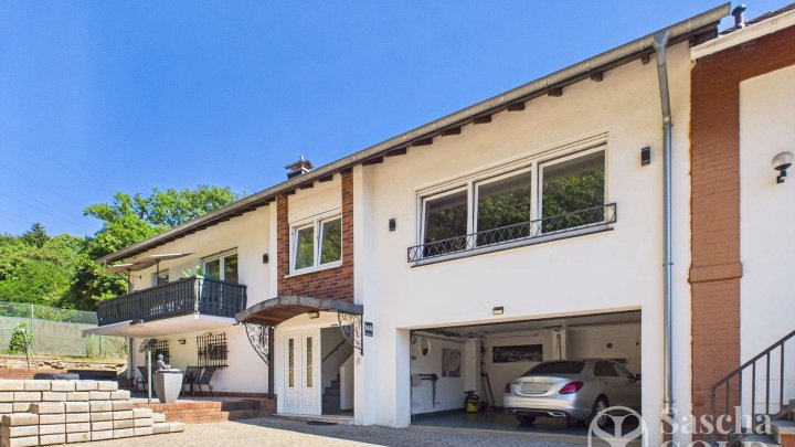 Sofort bezugsfertig - modernisiertes Einfamilienhaus mit Doppelgarage am Waldrand in Rentrisch