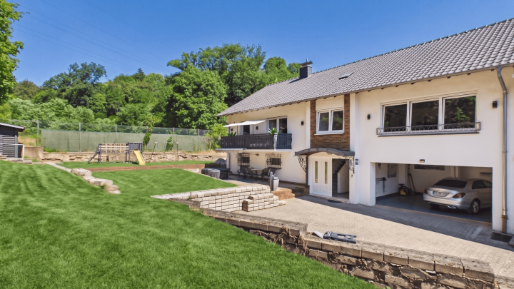 Sofort bezugsfertig - modernisiertes Einfamilienhaus mit Doppelgarage am Waldrand in Rentrisch