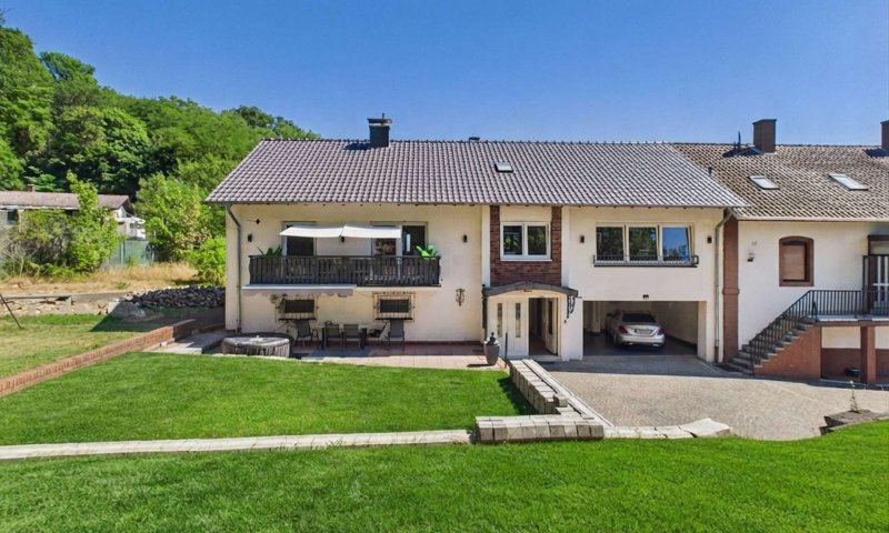 Sofort bezugsfertig - modernisiertes Einfamilienhaus mit Doppelgarage am Waldrand in Rentrisch