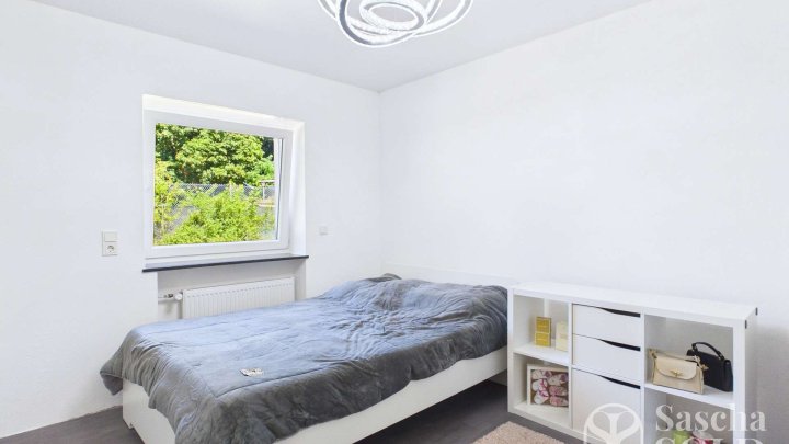 Sofort bezugsfertig - modernisiertes Einfamilienhaus mit Doppelgarage am Waldrand in Rentrisch