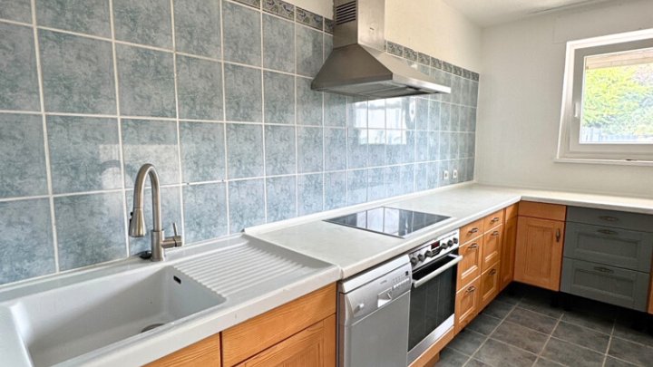 Sonnenverwöhnte renovierte 4-ZKB EG-Wohnung mit Terrasse, Garten und Garage