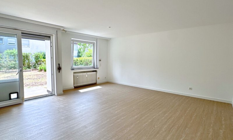 Sonnenverwöhnte renovierte 4-ZKB EG-Wohnung mit Terrasse, Garten und Garage