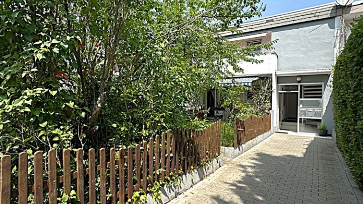Sonnenverwöhnte renovierte 4-ZKB EG-Wohnung mit Terrasse, Garten und Garage