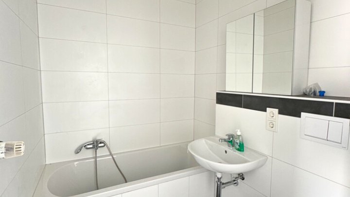 Sonnenverwöhnte renovierte 4-ZKB EG-Wohnung mit Terrasse, Garten und Garage