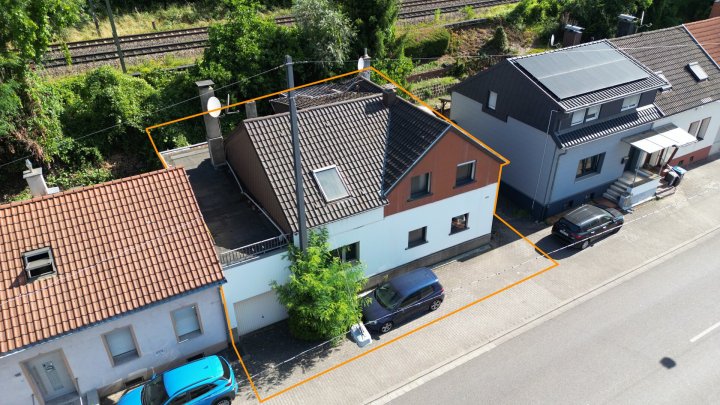 Ein-/Zweifamilienhaus mit großem Gestaltungspotenzial in Völklingen-Luisenthal