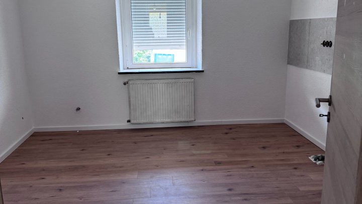 Freistehendes Zweifamilienhaus mit großem Grundstück - ideal für Tierliebhaber