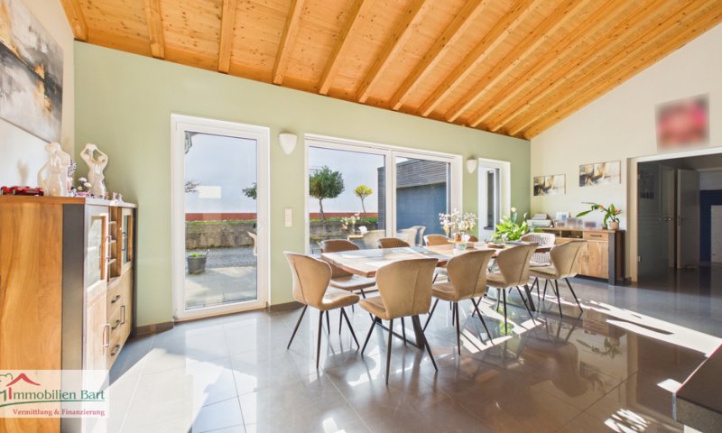 GRENZNÄHE LUXEMBURG: GEPFLEGTES A+ HOLZHAUS, 5 SCHLAFZIMMER, 230 M³ WFL. TOP LAGE BEI SAARBURG