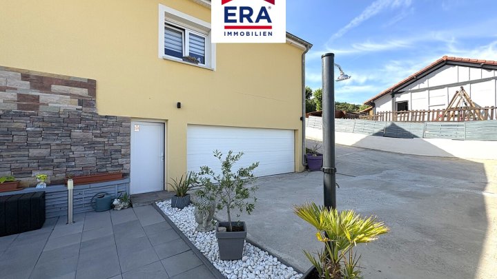 OHNE VERMITTLUNGSGEBÜHREN-FREISTEHENDES EINFAMILIENHAUS MIT POOL UND HEIMKINO IN COCHEREN/FR