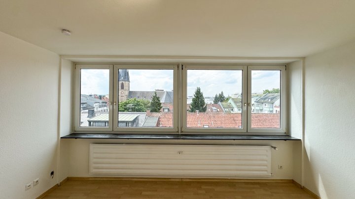 Schönes 1. Zimmer Apartment SB Innenstadt mit großzügiger Belichtung/Aufzug