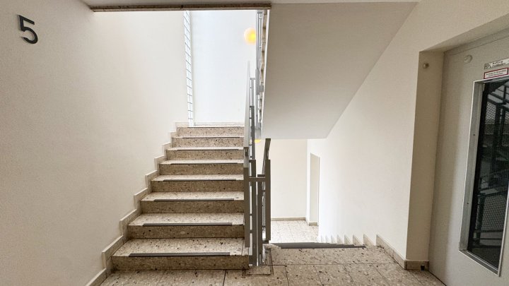 Schönes 1. Zimmer Apartment SB Innenstadt mit großzügiger Belichtung/Aufzug