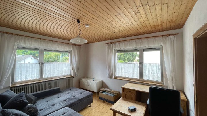 Gepflegte Doppelhaushälfte mit großzügigem Grundstück, Fernblick und viel Raum für Lebensqualität.