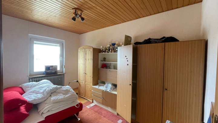 Gepflegte Doppelhaushälfte mit großzügigem Grundstück, Fernblick und viel Raum für Lebensqualität.