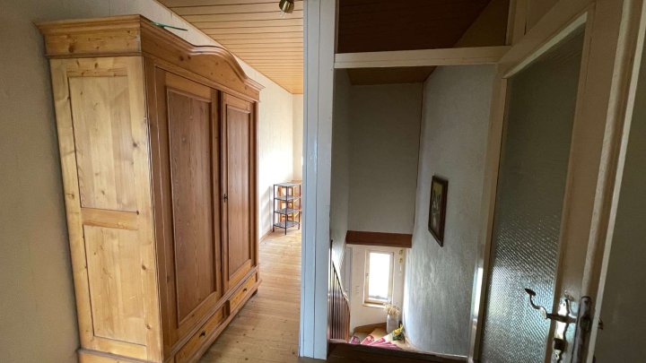 Gepflegte Doppelhaushälfte mit großzügigem Grundstück, Fernblick und viel Raum für Lebensqualität.
