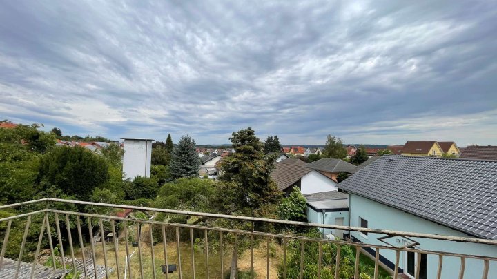 Gepflegte Doppelhaushälfte mit großzügigem Grundstück, Fernblick und viel Raum für Lebensqualität.