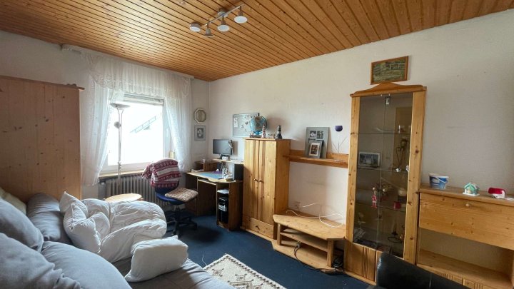 Gepflegte Doppelhaushälfte mit großzügigem Grundstück, Fernblick und viel Raum für Lebensqualität.